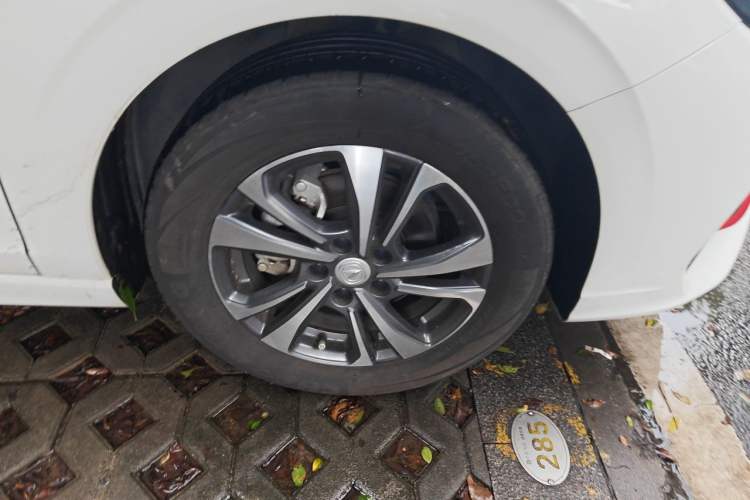 Used CHANGAN Eado 2024 PLUS Blue Whale NE 1.4T GDI DCT High-Energy Edition Right Front Wheel Hub
