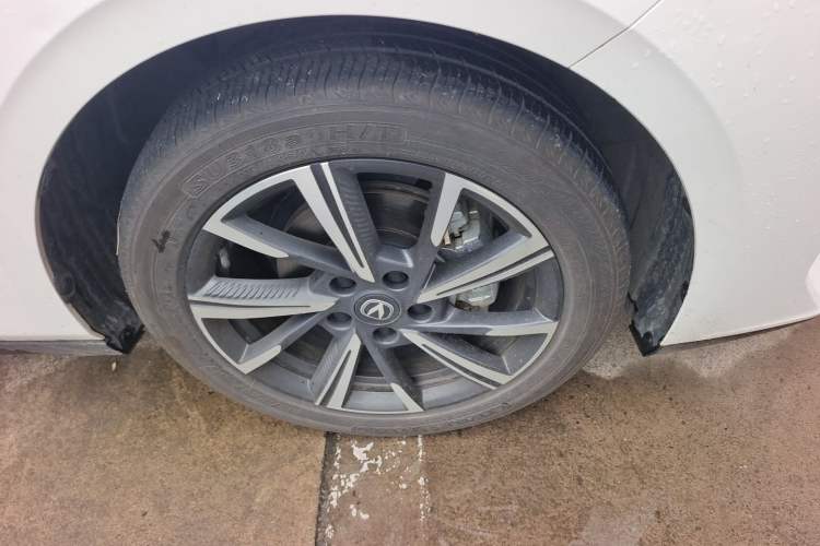 Used CHANGAN Eado 2024 1.5T GDI Automatic Prestige Edition Right Front Wheel Hub