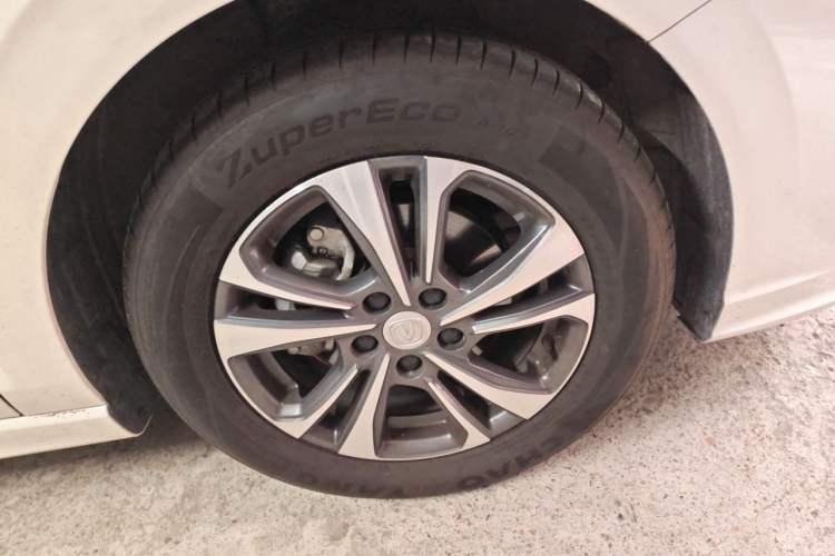Used CHANGAN Eado 2024 PLUS Blue Whale NE 1.4T GDI DCT High-Energy Edition Right Front Wheel Hub