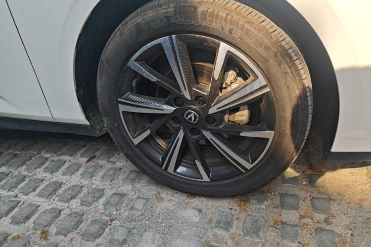 Used CHANGAN Eado 2024 1.5T GDI Automatic Prestige Edition Right Front Wheel Hub