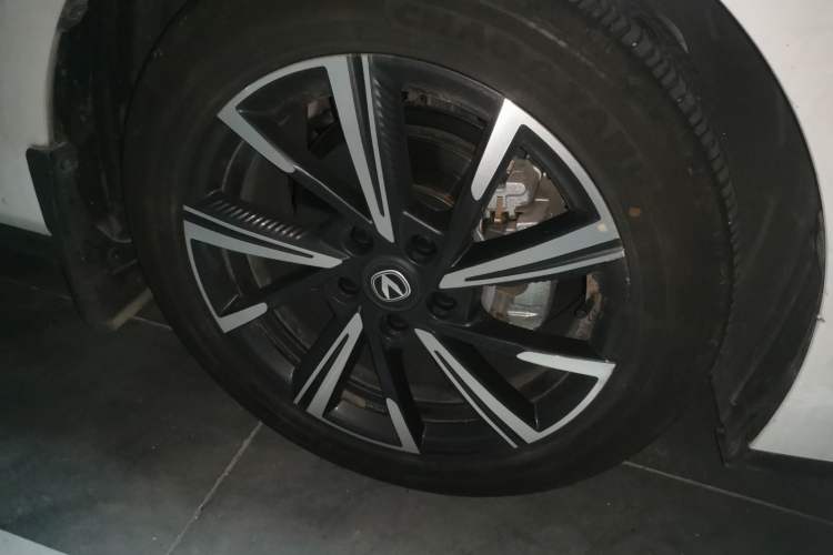 Used CHANGAN Eado 2024 1.5T GDI Automatic Prestige Edition Right Front Wheel Hub