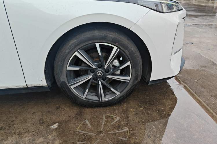 Used CHANGAN Eado 2024 1.5T GDI Automatic Flagship Edition Right Front Wheel Hub