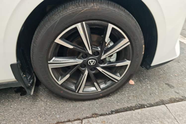 Used CHANGAN Eado 2024 1.5T GDI Automatic Flagship Edition Right Front Wheel Hub