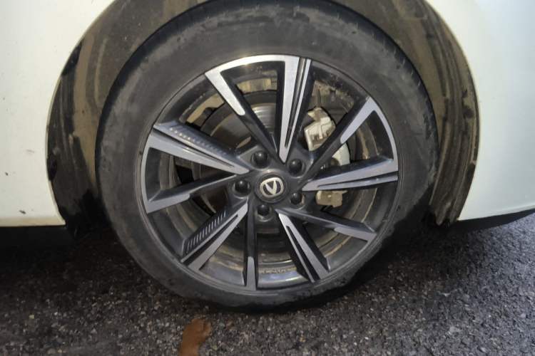 Used CHANGAN Eado 2024 1.5T GDI Automatic Prestige Edition Right Front Wheel Hub