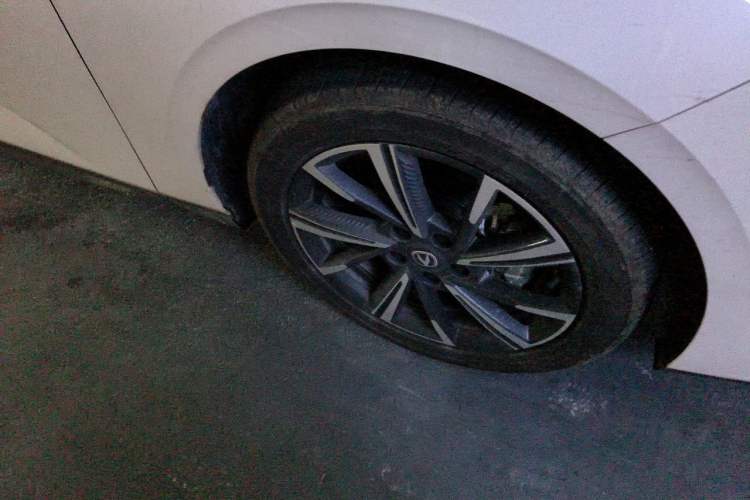 Used CHANGAN Eado 2024 1.5T GDI Automatic Prestige Edition Right Front Wheel Hub