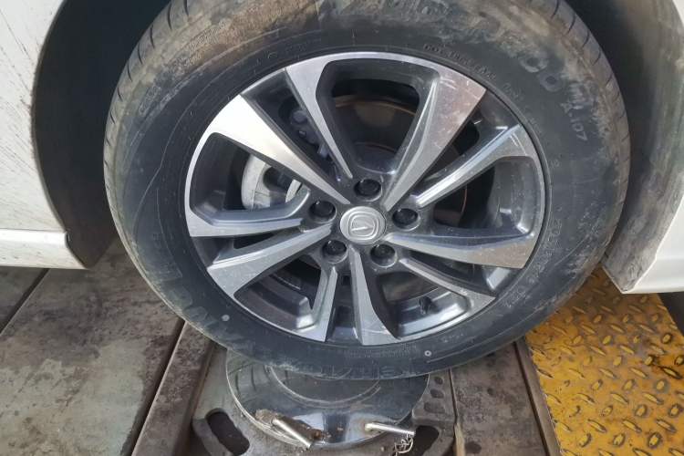 Used CHANGAN Eado 2024 PLUS Blue Whale NE 1.4T GDI DCT High-Energy Edition Right Front Wheel Hub