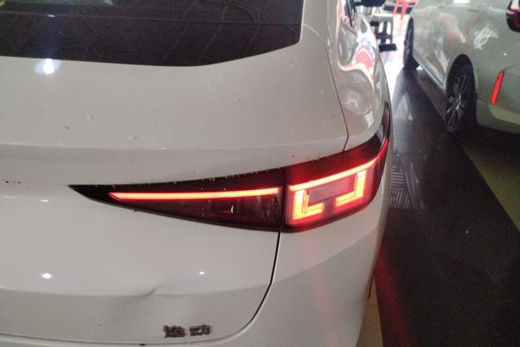Used CHANGAN Eado 2024 1.5T GDI Automatic Prestige Edition Right Rear Taillight