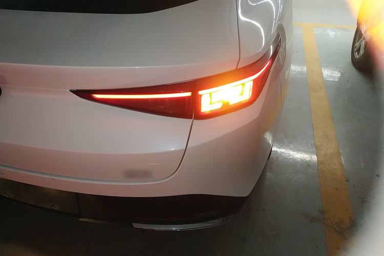 Used CHANGAN Eado 2024 1.5T GDI Automatic Prestige Edition Right Rear Taillight