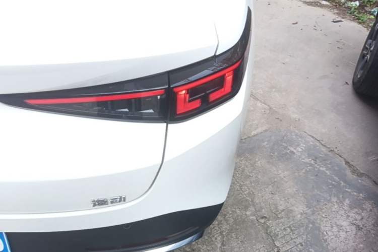 Used CHANGAN Eado 2024 1.5T GDI Automatic Flagship Edition Right Rear Taillight