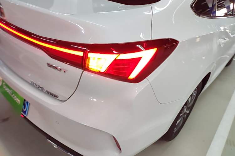 Used CHANGAN Eado 2024 PLUS Blue Whale NE 1.4T GDI DCT High-Energy Edition Right Rear Taillight