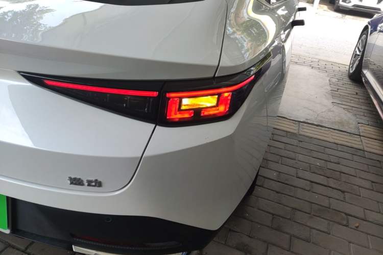 Used CHANGAN Eado 2024 1.5T GDI Automatic Prestige Edition Right Rear Taillight