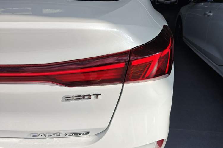 Used CHANGAN Eado 2024 PLUS Blue Whale NE 1.4T GDI DCT High-Energy Edition Right Rear Taillight