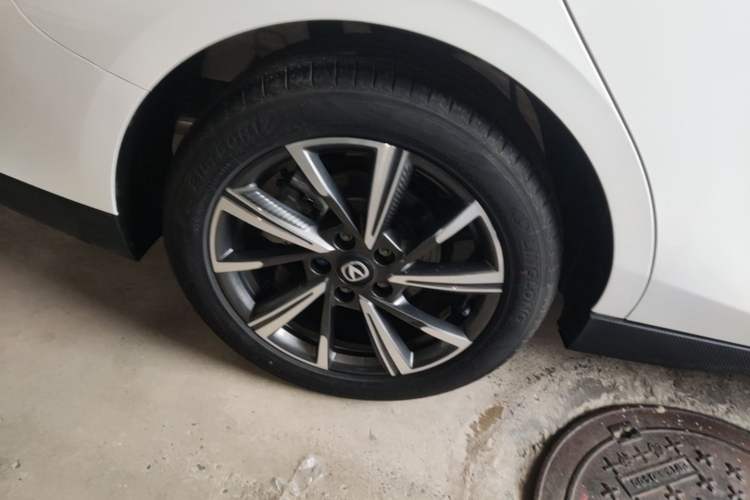 Used CHANGAN Eado 2024 1.5T GDI Automatic Prestige Edition Right Rear Wheel Hub