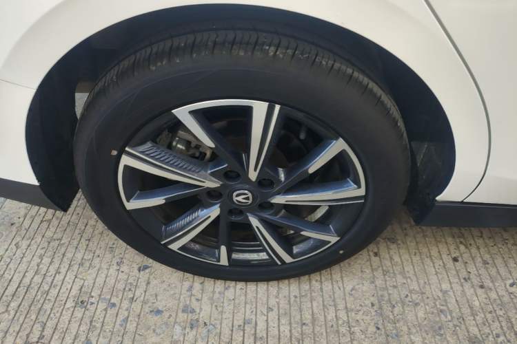 Used CHANGAN Eado 2024 1.5T GDI Automatic Flagship Edition Right Rear Wheel Hub