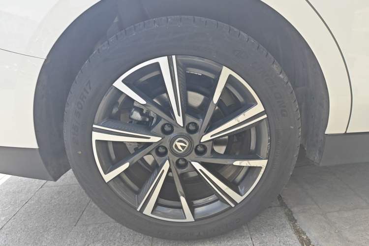 Used CHANGAN Eado 2024 1.5T GDI Automatic Flagship Edition Right Rear Wheel Hub