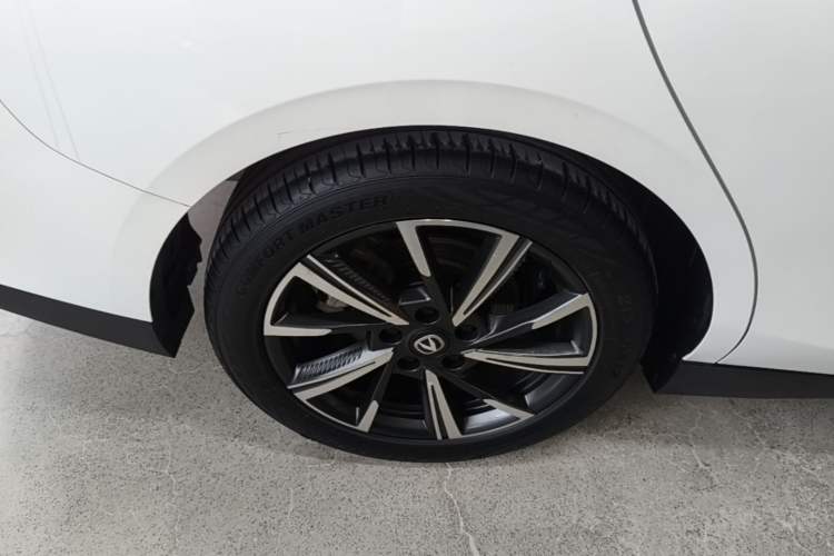 Used CHANGAN Eado 2024 1.5T GDI Automatic Flagship Edition Right Rear Wheel Hub