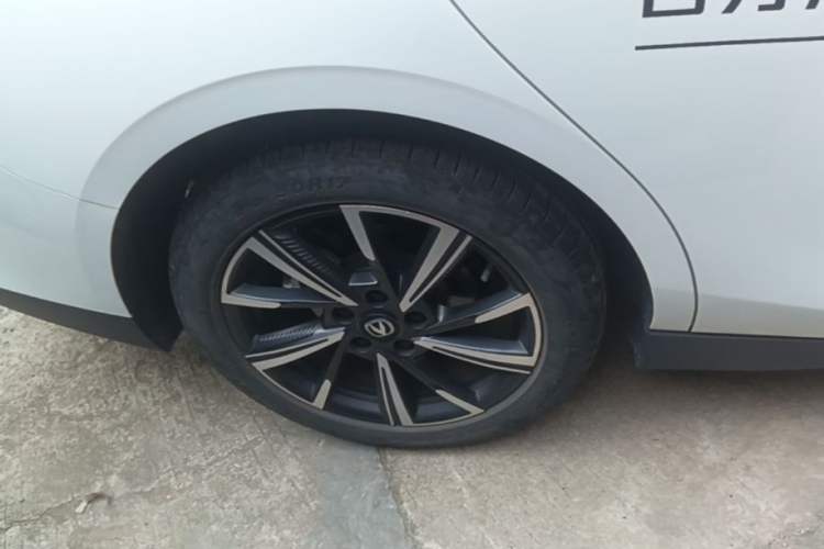 Used CHANGAN Eado 2024 1.5T GDI Automatic Flagship Edition Right Rear Wheel Hub