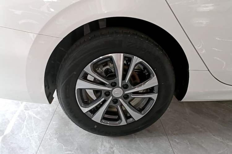 Used CHANGAN Eado 2024 PLUS Blue Whale NE 1.4T GDI DCT High-Energy Edition Right Rear Wheel Hub