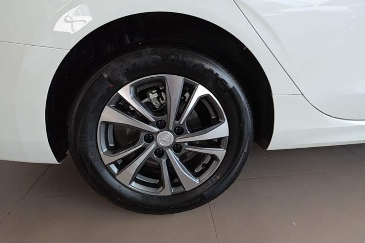 Used CHANGAN Eado 2024 PLUS Blue Whale NE 1.4T GDI DCT High-Energy Edition Right Rear Wheel Hub
