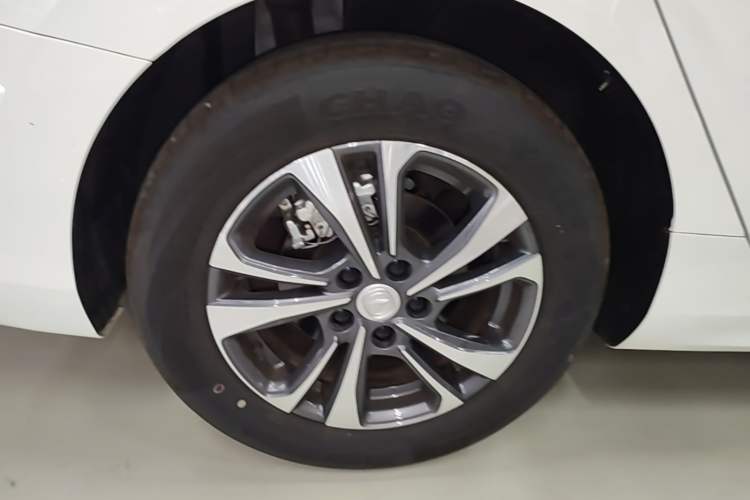 Used CHANGAN Eado 2024 PLUS Blue Whale NE 1.4T GDI DCT High-Energy Edition Right Rear Wheel Hub