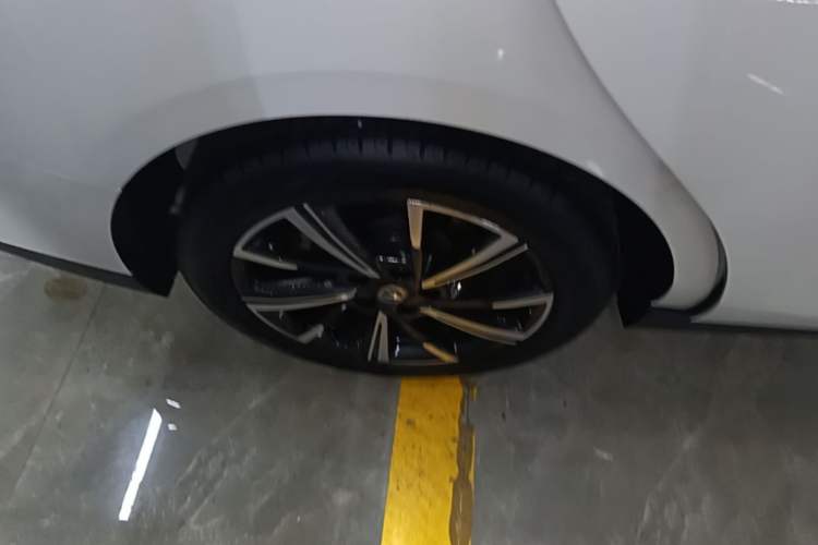 Used CHANGAN Eado 2024 1.5T GDI Automatic Prestige Edition Right Rear Wheel Hub