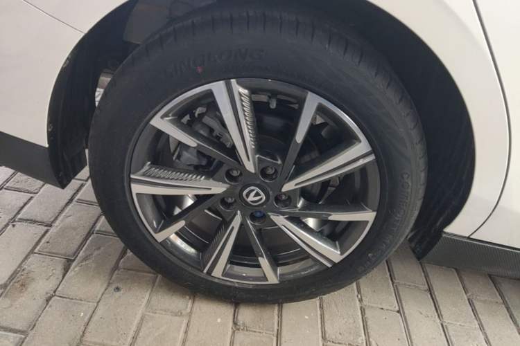 Used CHANGAN Eado 2024 1.5T GDI Automatic Prestige Edition Right Rear Wheel Hub