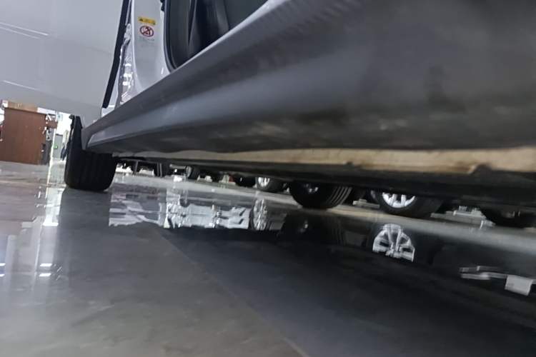 Used CHANGAN Eado 2024 1.5T GDI Automatic Prestige Edition Right Side Sill