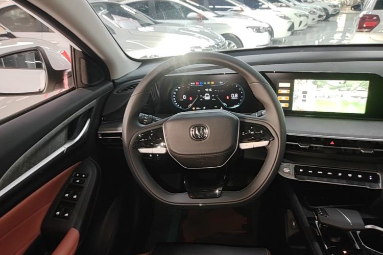 Used CHANGAN Eado 2024 PLUS Blue Whale NE 1.4T GDI DCT High-Energy Edition Steering Wheel