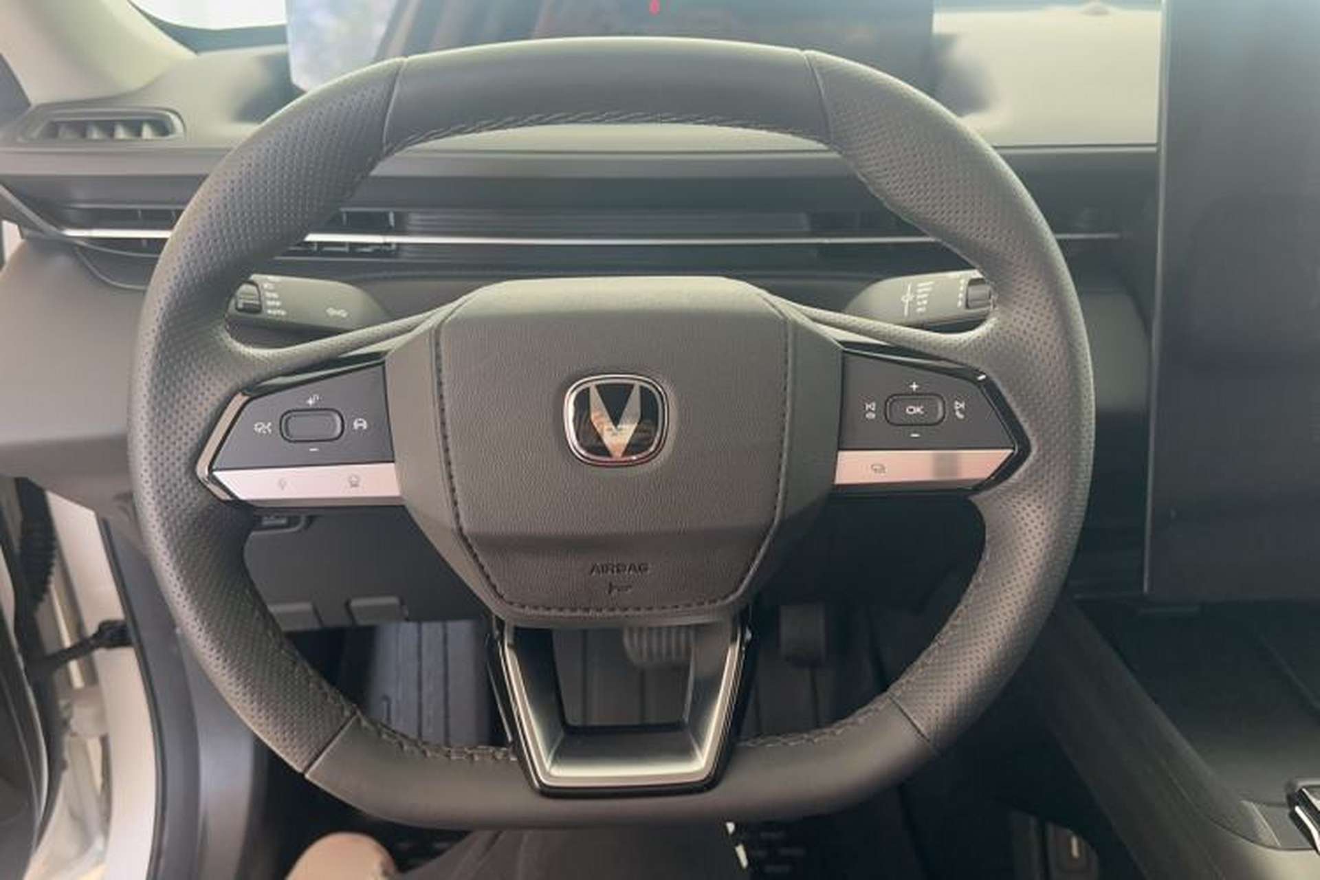 Used CHANGAN Eado 2024 1.5T GDI Automatic Flagship Edition Steering Wheel