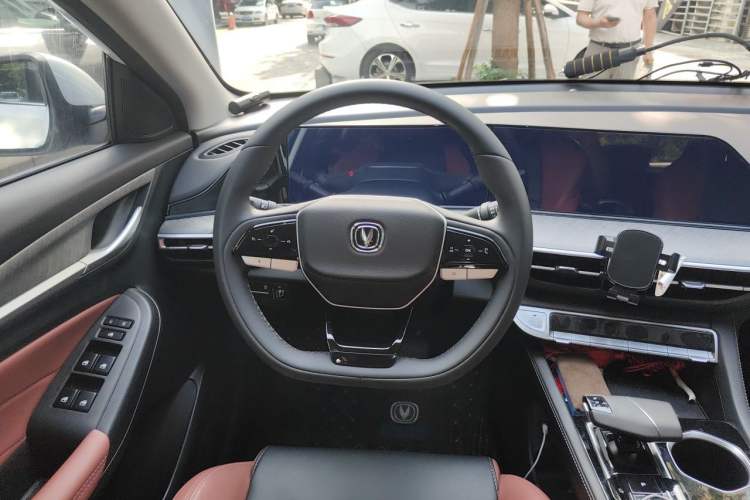 Used CHANGAN Eado 2024 PLUS Blue Whale NE 1.4T GDI DCT High-Energy Edition Steering Wheel