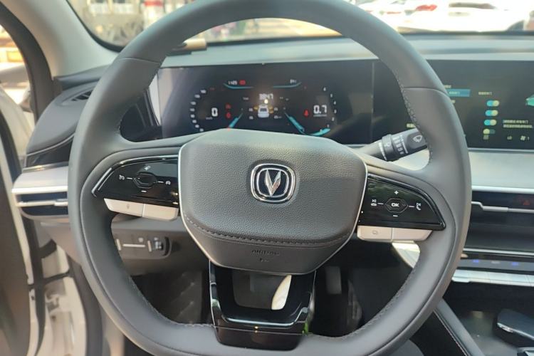 Used CHANGAN Eado 2024 PLUS Blue Whale NE 1.4T GDI DCT High-Energy Edition Steering Wheel