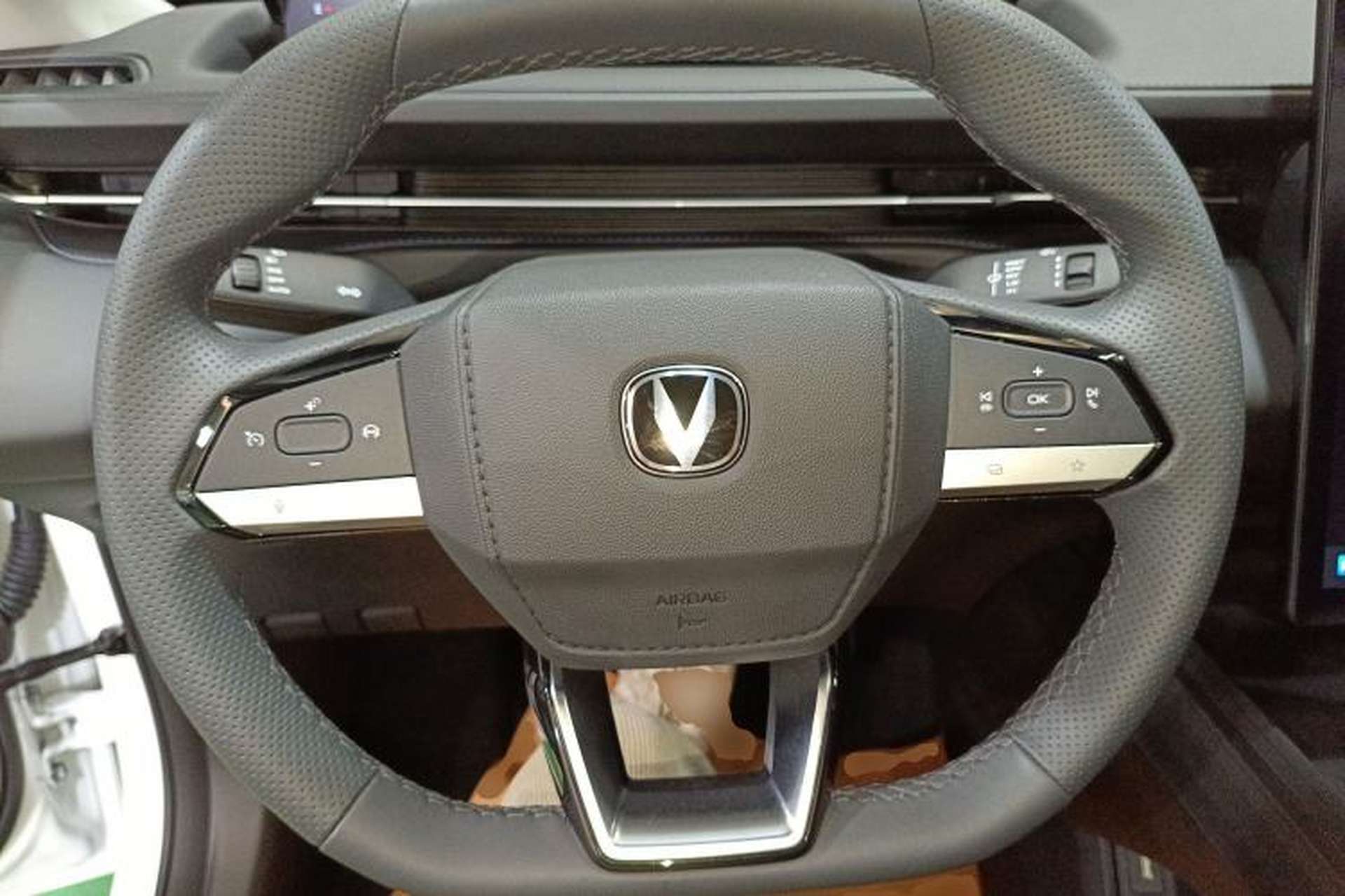 Used CHANGAN Eado 2024 1.5T GDI Automatic Prestige Edition Steering Wheel