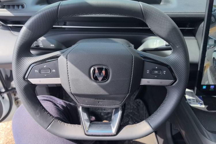 Used CHANGAN Eado 2024 1.5T GDI Automatic Prestige Edition Steering Wheel