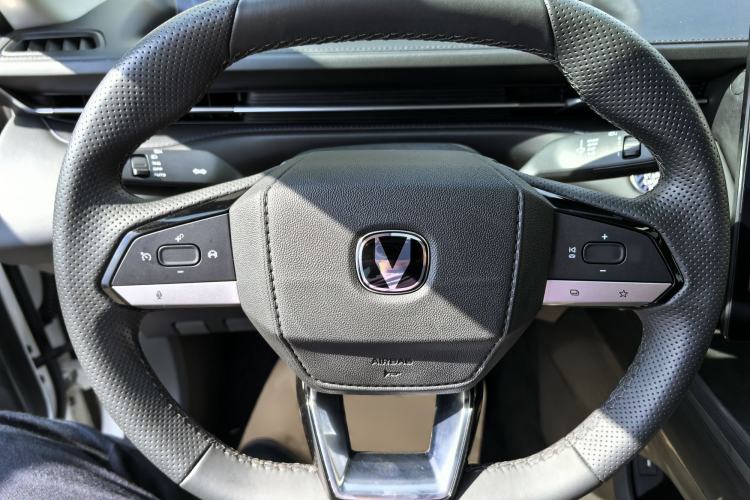 Used CHANGAN Eado 2024 1.5T GDI Automatic Prestige Edition Steering Wheel