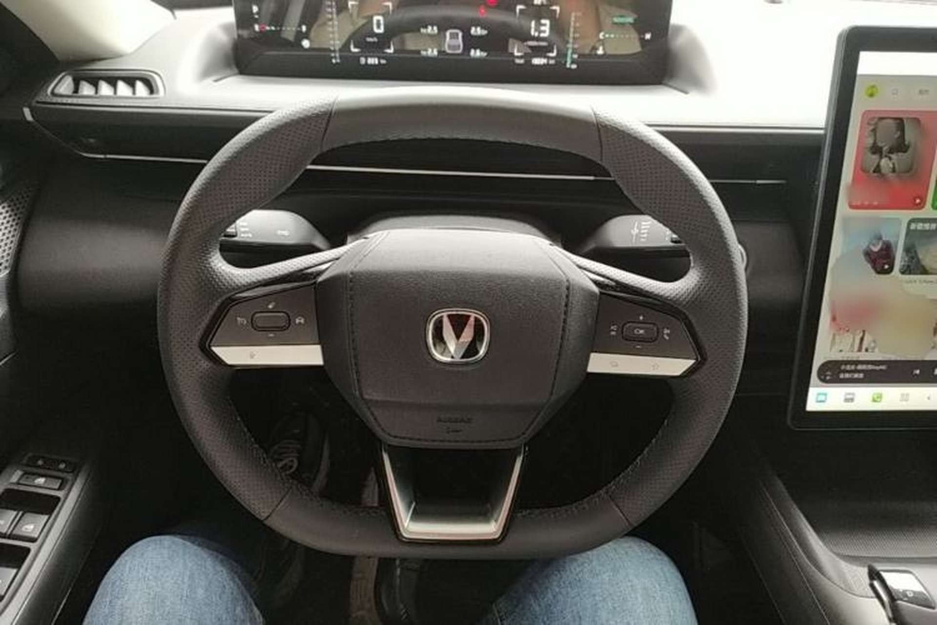 Used CHANGAN Eado 2024 1.5T GDI Automatic Prestige Edition Steering Wheel