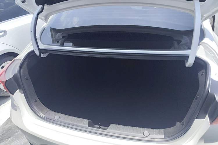 Used CHANGAN Eado 2024 PLUS Blue Whale NE 1.4T GDI DCT High-Energy Edition Trunk