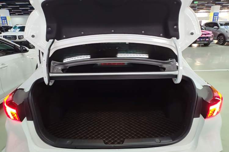 Used CHANGAN Eado 2024 PLUS Blue Whale NE 1.4T GDI DCT High-Energy Edition Trunk