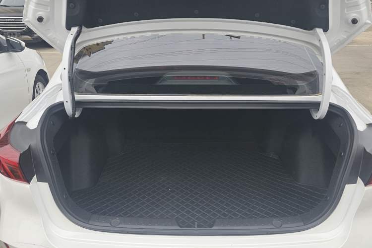 Used CHANGAN Eado 2024 PLUS Blue Whale NE 1.4T GDI DCT High-Energy Edition Trunk