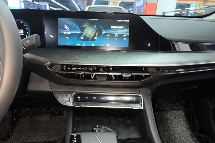 Used CHANGAN Eado 2025 PLUS 1.4T Dual-Clutch High-Energy Version Audio And AC Panel