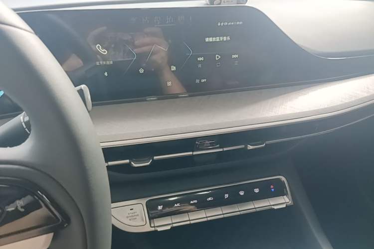 Used CHANGAN Eado 2025 PLUS 1.4T Dual-Clutch High-Energy Version Audio And AC Panel
