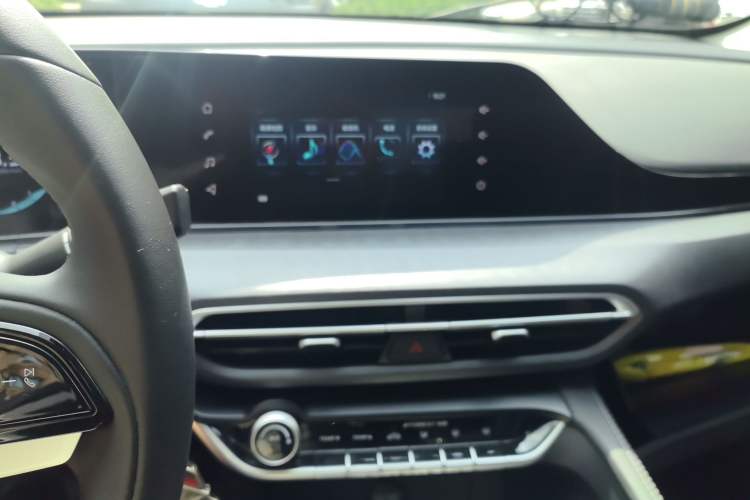 Used CHANGAN Eado 2025 PLUS 1.5L Manual Luxury Edition Audio And AC Panel