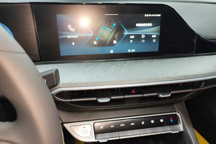 Used CHANGAN Eado 2025 PLUS 1.4T Dual-Clutch High-Energy Version Audio And AC Panel