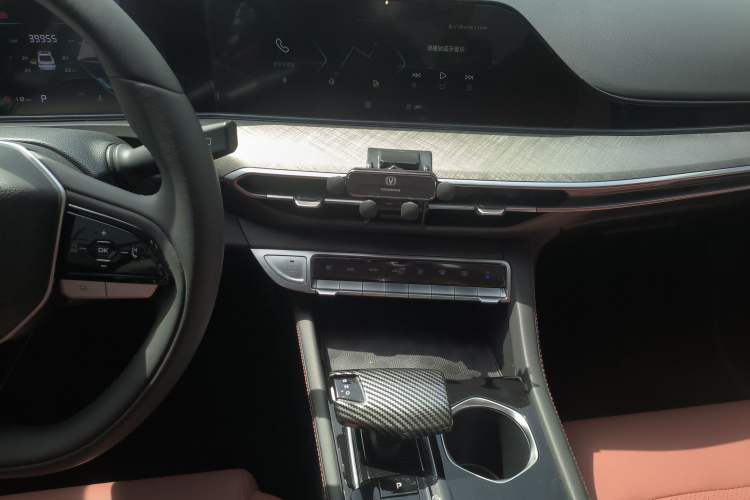 Used CHANGAN Eado 2025 PLUS 1.4T Dual-Clutch High-Energy Version Audio And AC Panel