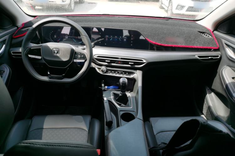 Used CHANGAN Eado 2025 PLUS 1.5L Manual Luxury Edition Center Console