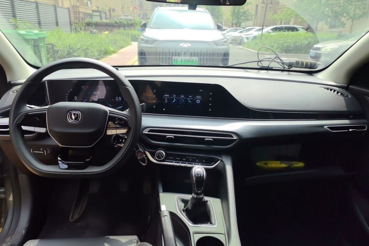 Used CHANGAN Eado 2025 PLUS 1.5L Manual Luxury Edition Center Console