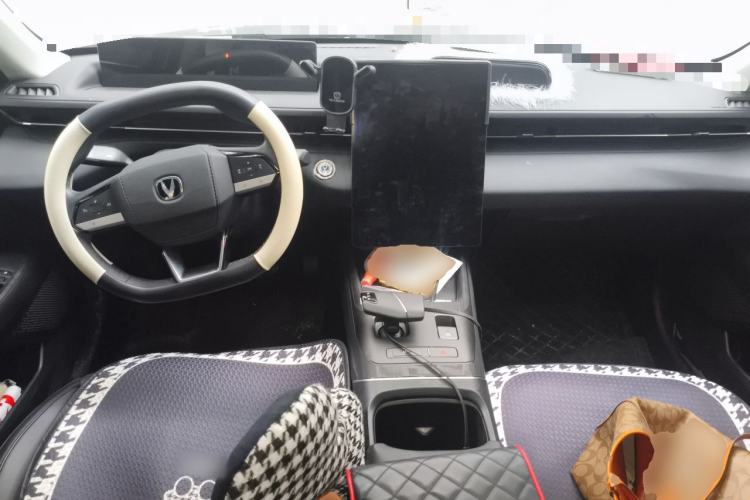 Used CHANGAN Eado 2025 Blue Whale 1.5T 500Bar Prestige Model Center Console