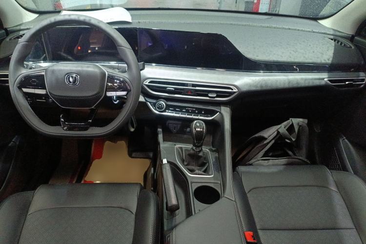 Used CHANGAN Eado 2025 PLUS 1.5L Manual Luxury Edition Center Console