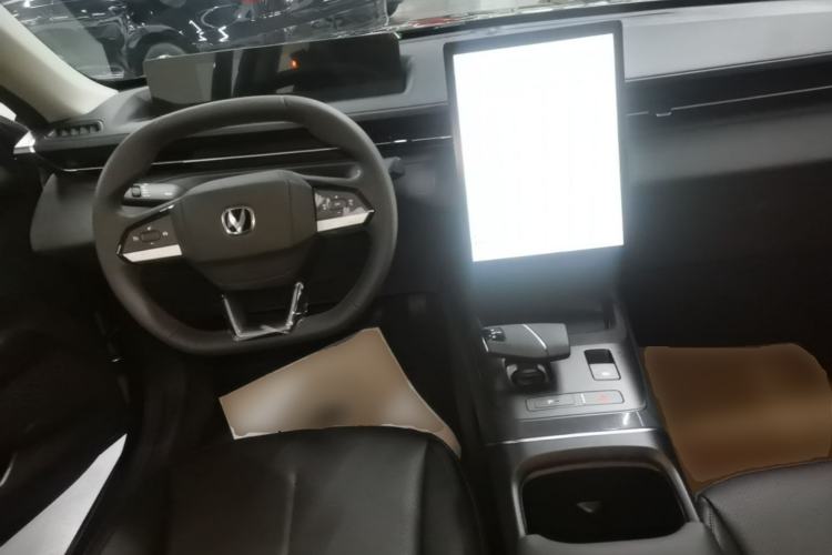 Used CHANGAN Eado 2025 Blue Whale 1.5T 500Bar Prestige Model Center Console