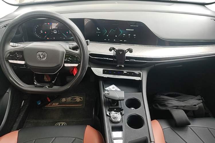 Used CHANGAN Eado 2025 PLUS 1.4T Dual-Clutch High-Energy Version Center Console