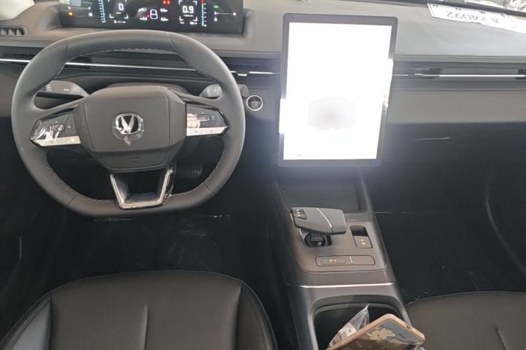 Used CHANGAN Eado 2025 Blue Whale 1.5T 500Bar Prestige Model Center Console